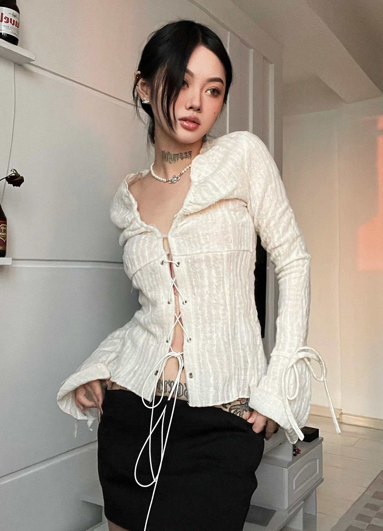 Vintage Eccentric Tie White Shirt for Women - Slim Fit Long Sleeve Top, Stylish Autumn Fashion
