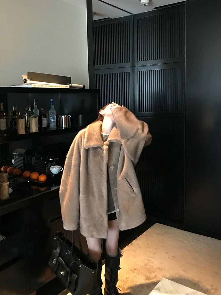 Vintage Faux Mink Fur Women's Winter Coat with Retro Lapel | Warm Plush Outerwear for Y2K and Korean Style Fashion Vintage Faux Mink Fur Women's Winter Coat with Retro Lapel | Warm Plush Outerwear for Y2K and Korean Style Fashion