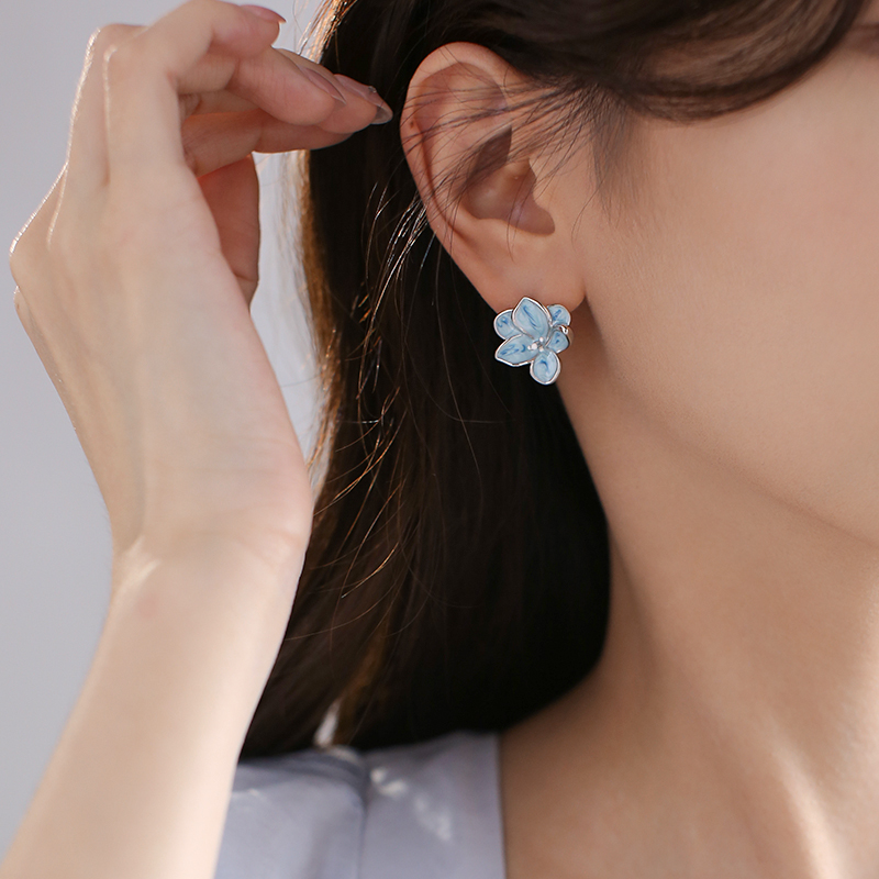 Vintage Floral Enamel Stud Earrings for Women, Oil Painting Style, Light Luxury High-End Glazed Petals, Sweet Temperament Design Vintage Floral Enamel Stud Earrings for Women, Oil Painting Style, Light Luxury High-End Glazed Petals, Sweet Temperament Design