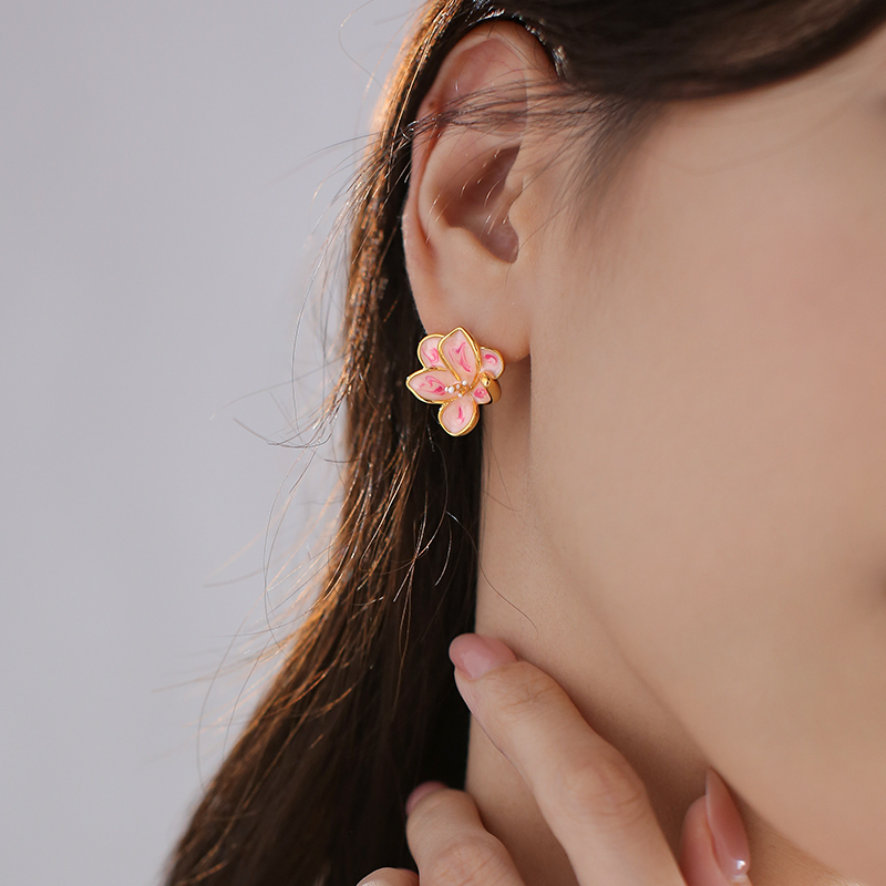 Vintage Floral Enamel Stud Earrings for Women, Oil Painting Style, Light Luxury High-End Glazed Petals, Sweet Temperament Design Vintage Floral Enamel Stud Earrings for Women, Oil Painting Style, Light Luxury High-End Glazed Petals, Sweet Temperament Design