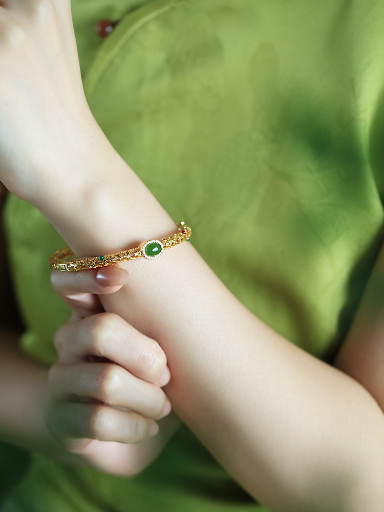 Vintage Floral Wire Bracelet in Natural Hetian Jade Green – High-End Retro Chinese Style Women's Open Design Vintage Floral Wire Bracelet in Natural Hetian Jade Green – High-End Retro Chinese Style Women's Open Design