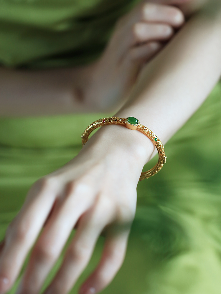 Vintage Floral Wire Bracelet in Natural Hetian Jade Green – High-End Retro Chinese Style Women's Open Design Vintage Floral Wire Bracelet in Natural Hetian Jade Green – High-End Retro Chinese Style Women's Open Design