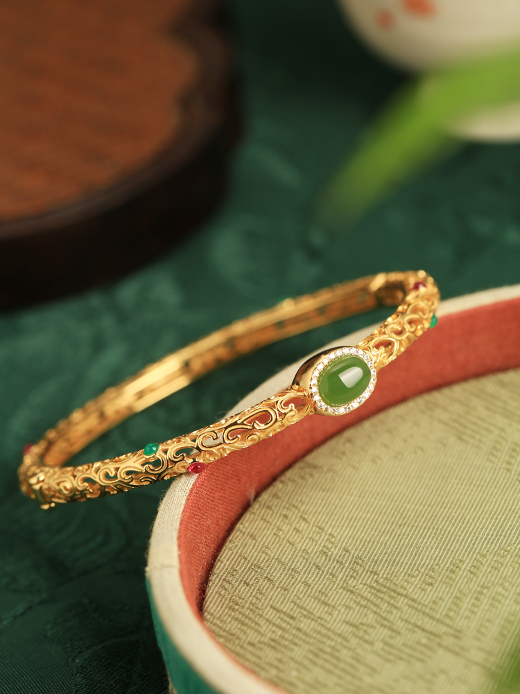 Vintage Floral Wire Bracelet in Natural Hetian Jade Green – High-End Retro Chinese Style Women's Open Design Vintage Floral Wire Bracelet in Natural Hetian Jade Green – High-End Retro Chinese Style Women's Open Design