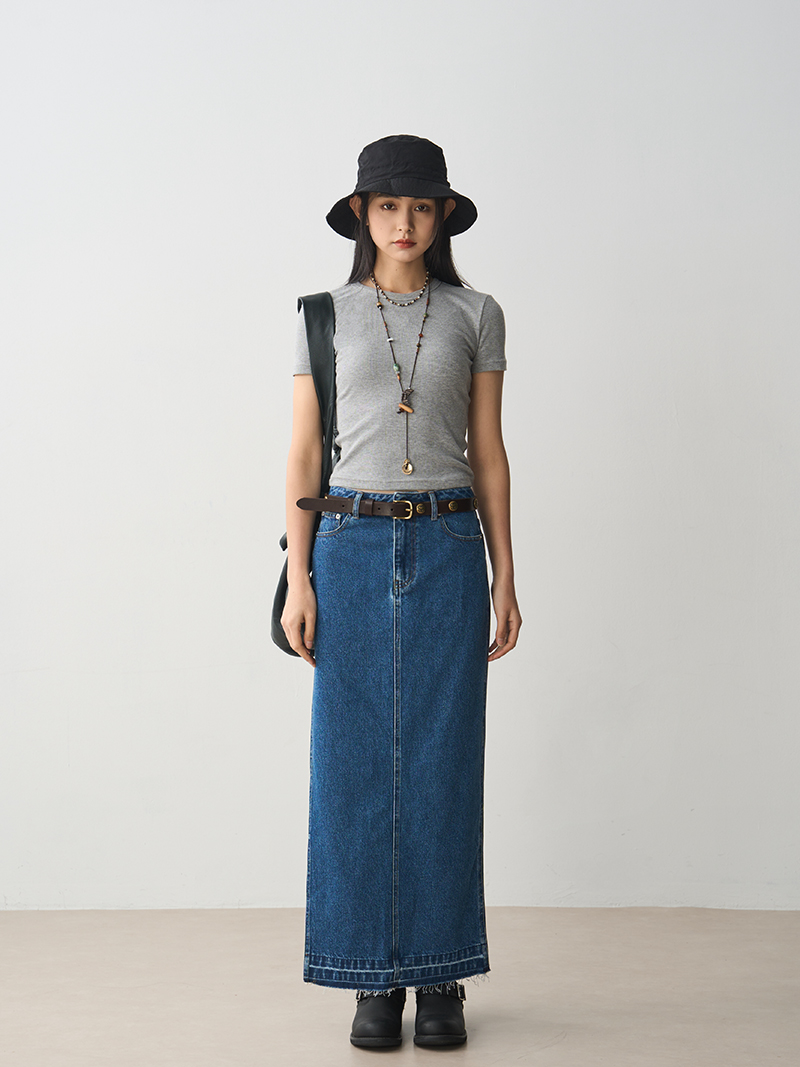 Vintage Frayed Denim Midi Skirt for Women, Slimming Side Slit, Straight Cut, Versatile 90s Style Fashion Vintage Frayed Denim Midi Skirt for Women, Slimming Side Slit, Straight Cut, Versatile 90s Style Fashion