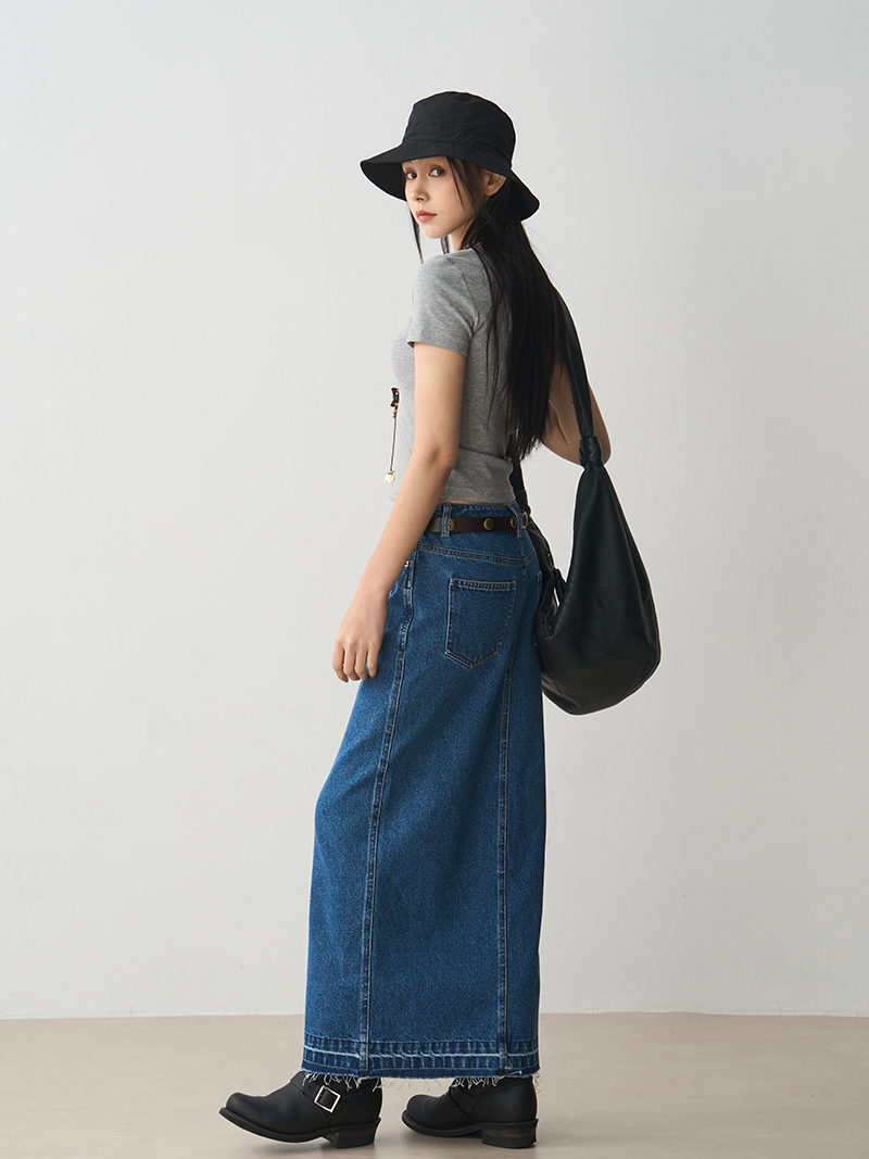 Vintage Frayed Denim Midi Skirt for Women, Slimming Side Slit, Straight Cut, Versatile 90s Style Fashion Vintage Frayed Denim Midi Skirt for Women, Slimming Side Slit, Straight Cut, Versatile 90s Style Fashion