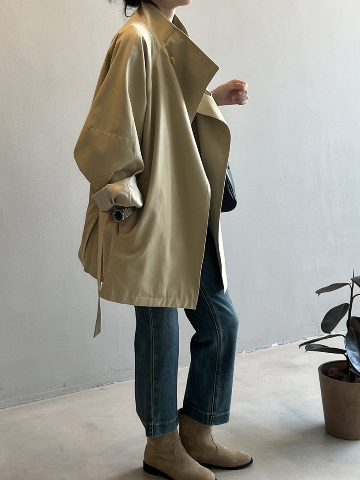 Vintage French Mid-Length Trench Coat for Women - Loose Fit, Casual Stand Collar, Spring Autumn 2025 Fashion Vintage French Mid-Length Trench Coat for Women - Loose Fit, Casual Stand Collar, Spring Autumn 2025 Fashion
