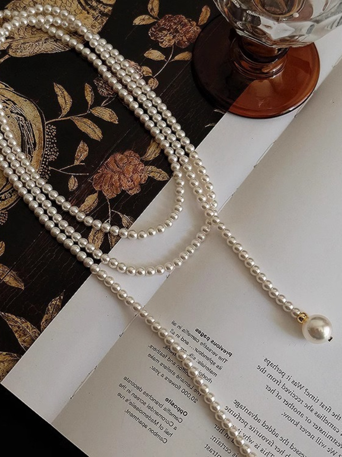 Vintage French Pearl Necklace - Light Luxury Long Sweater Chain, Elegant Accessory for Y2K and 90s Inspired Fashion. Vintage French Pearl Necklace - Light Luxury Long Sweater Chain, Elegant Accessory for Y2K and 90s Inspired Fashion.