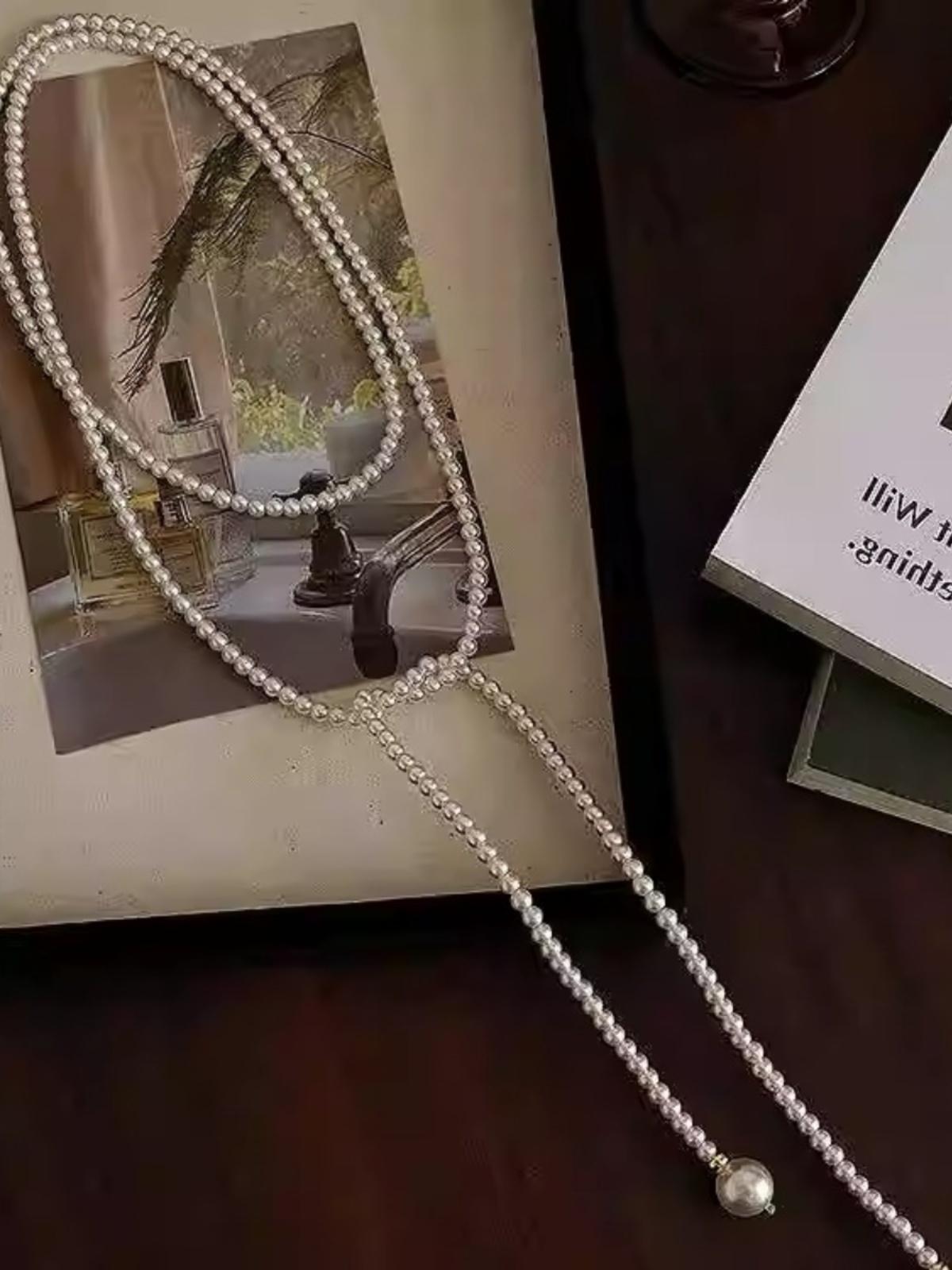 Vintage French Pearl Necklace - Light Luxury Long Sweater Chain, Elegant Accessory for Y2K and 90s Inspired Fashion. Vintage French Pearl Necklace - Light Luxury Long Sweater Chain, Elegant Accessory for Y2K and 90s Inspired Fashion.