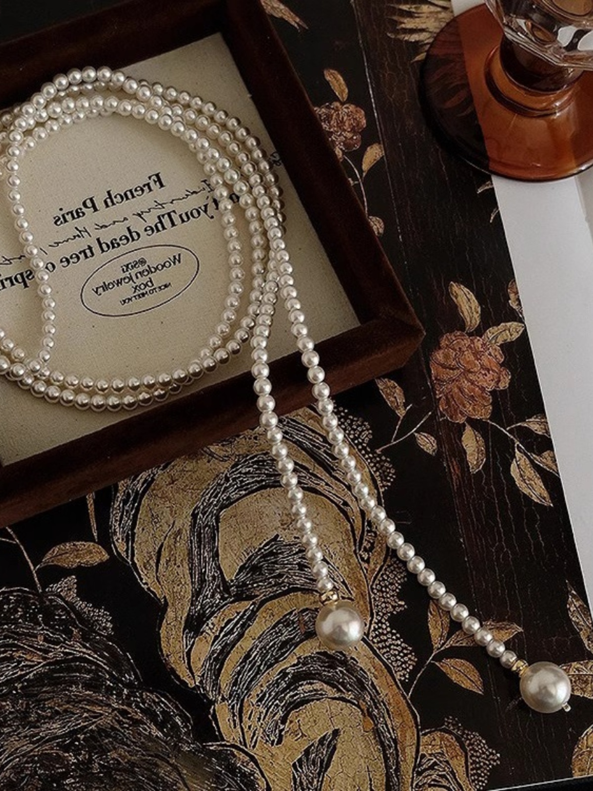 Vintage French Pearl Necklace - Light Luxury Long Sweater Chain, Elegant Accessory for Y2K and 90s Inspired Fashion. Vintage French Pearl Necklace - Light Luxury Long Sweater Chain, Elegant Accessory for Y2K and 90s Inspired Fashion.