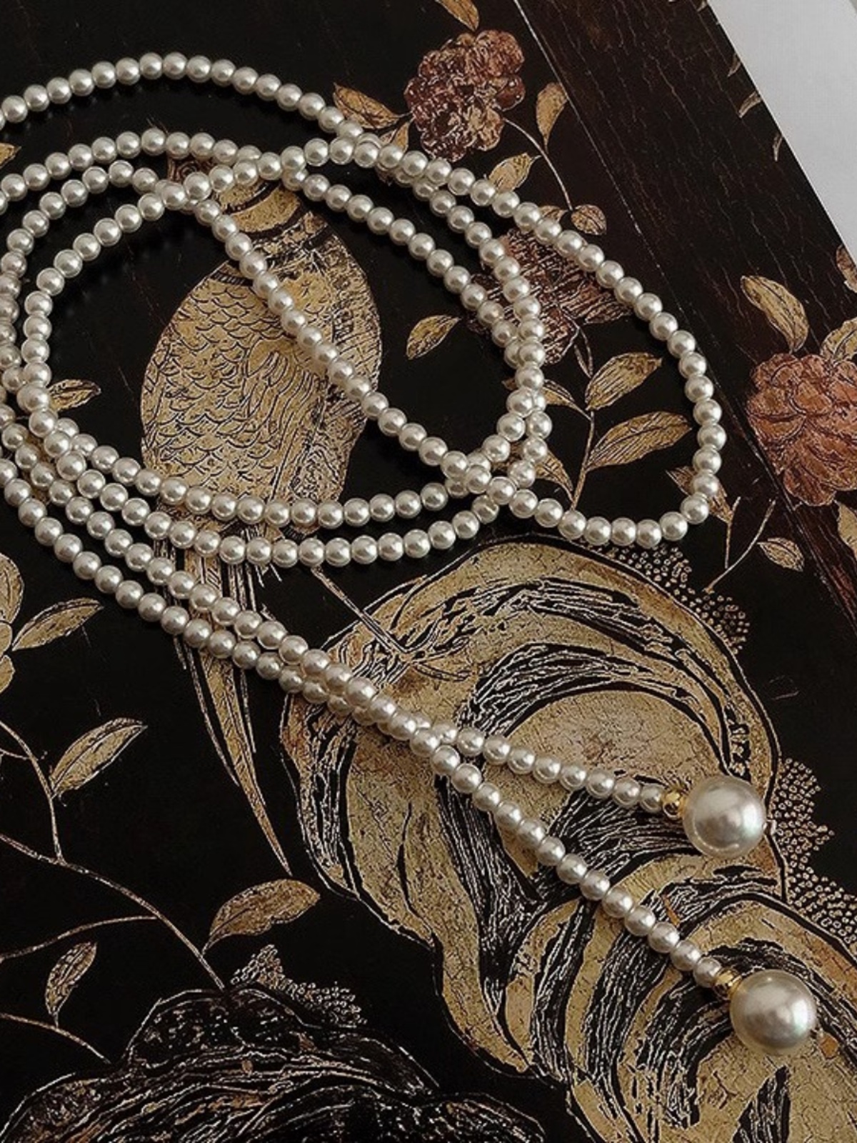 Vintage French Pearl Necklace - Light Luxury Long Sweater Chain, Elegant Accessory for Y2K and 90s Inspired Fashion. Vintage French Pearl Necklace - Light Luxury Long Sweater Chain, Elegant Accessory for Y2K and 90s Inspired Fashion.