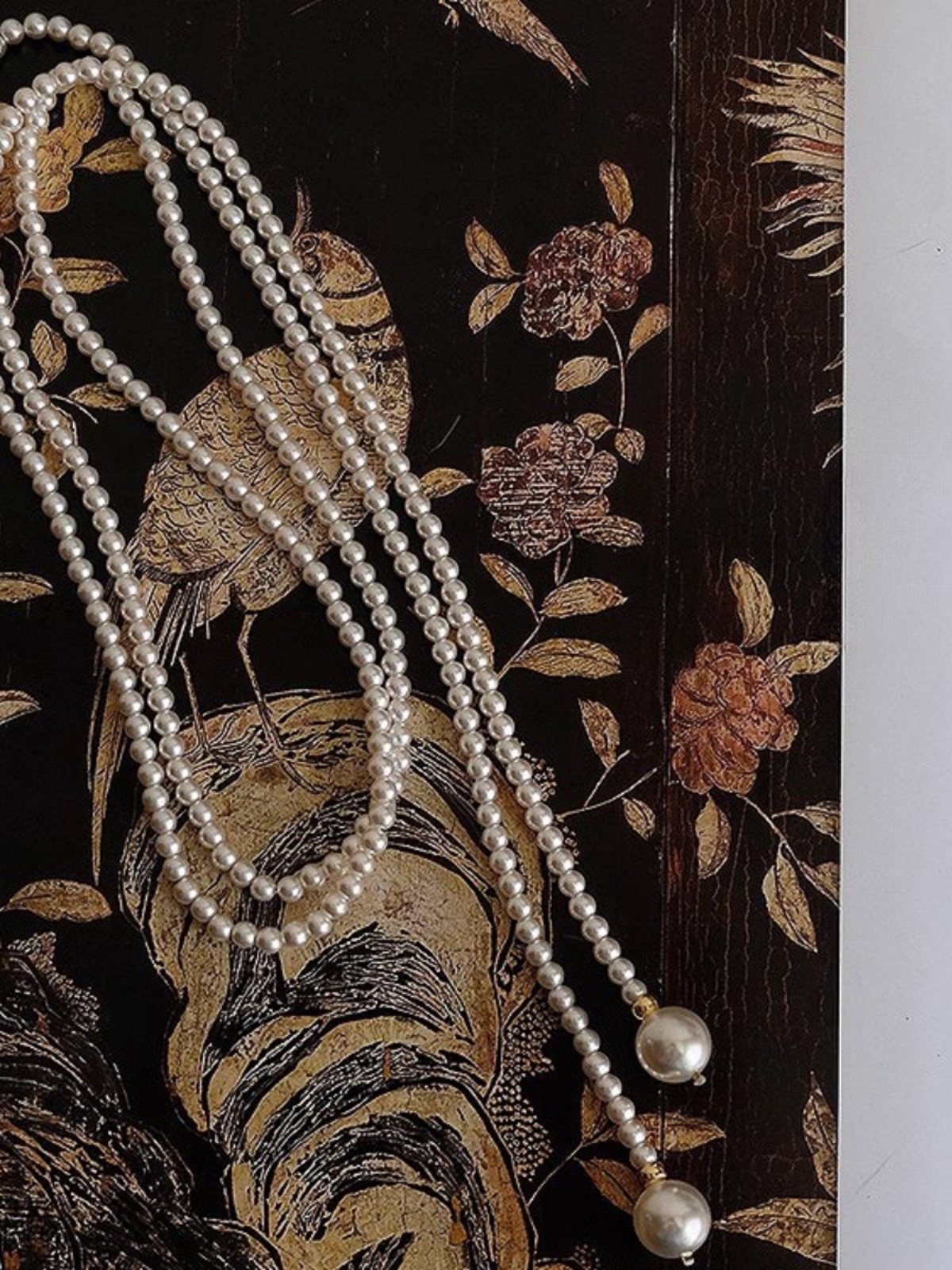 Vintage French Pearl Necklace - Light Luxury Long Sweater Chain, Elegant Accessory for Y2K and 90s Inspired Fashion. Vintage French Pearl Necklace - Light Luxury Long Sweater Chain, Elegant Accessory for Y2K and 90s Inspired Fashion.