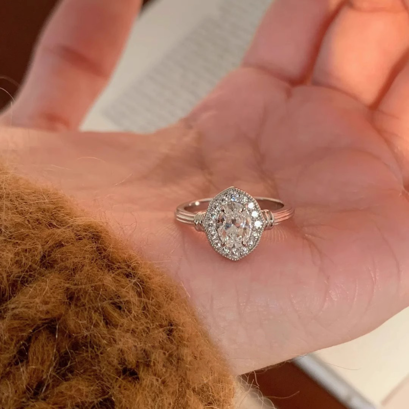 Vintage French-Style Light Luxury Sparkling Pigeon Egg Ring for Women - Niche Design, Fashionable and Versatile Jewelry Vintage French-Style Light Luxury Sparkling Pigeon Egg Ring for Women - Niche Design, Fashionable and Versatile Jewelry