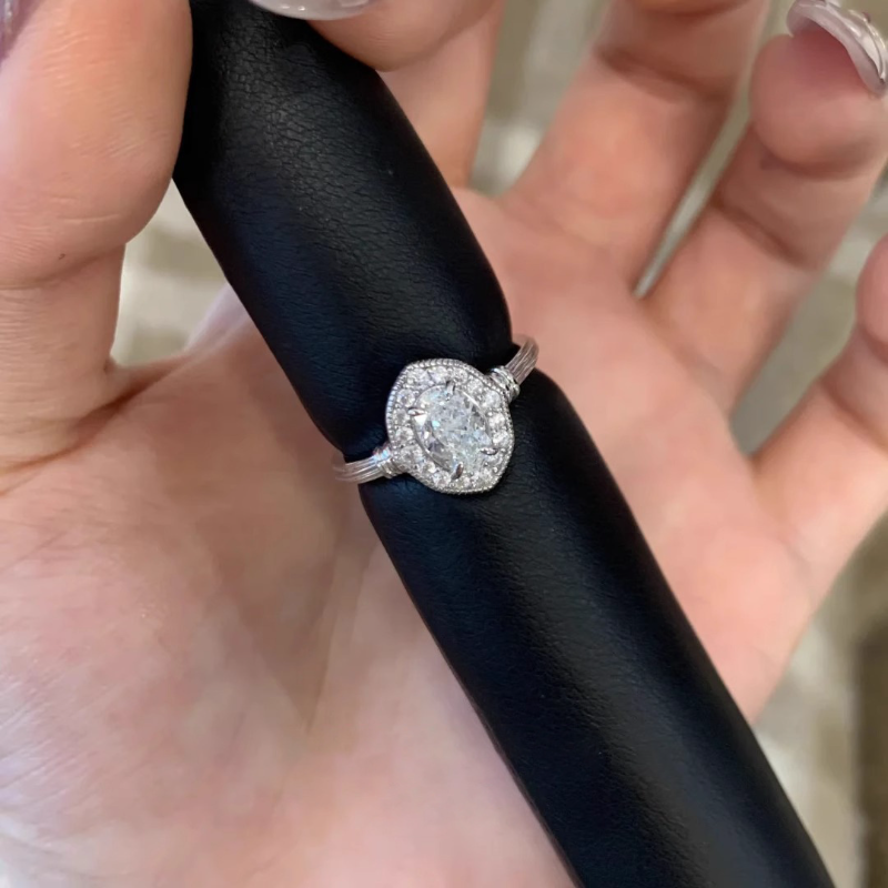 Vintage French-Style Light Luxury Sparkling Pigeon Egg Ring for Women - Niche Design, Fashionable and Versatile Jewelry Vintage French-Style Light Luxury Sparkling Pigeon Egg Ring for Women - Niche Design, Fashionable and Versatile Jewelry