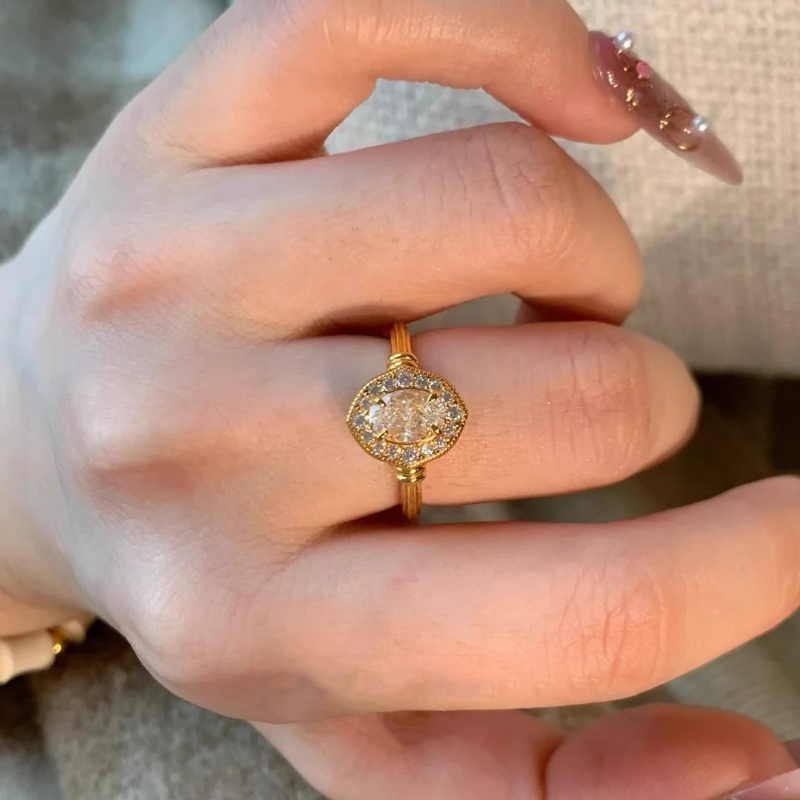 Vintage French-Style Light Luxury Sparkling Pigeon Egg Ring for Women - Niche Design, Fashionable and Versatile Jewelry Vintage French-Style Light Luxury Sparkling Pigeon Egg Ring for Women - Niche Design, Fashionable and Versatile Jewelry