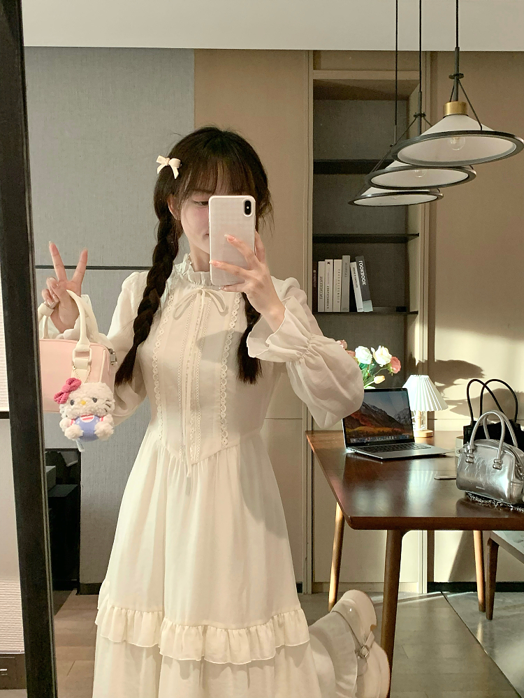 Vintage French-Style Long Dress with Lace, Sweet and Elegant Design for Early Spring – Dreamy, Feminine Fashion for Effortless Style