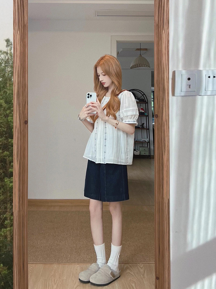 Vintage French Style White Embroidered Shirt for Women, Loose Short-Sleeve Blouse, Unique Design for Summer 2025 Fashion Vintage French Style White Embroidered Shirt for Women, Loose Short-Sleeve Blouse, Unique Design for Summer 2025 Fashion