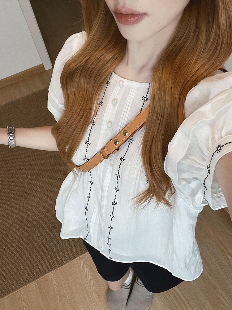 Vintage French Style White Embroidered Shirt for Women, Loose Short-Sleeve Blouse, Unique Design for Summer 2025 Fashion Vintage French Style White Embroidered Shirt for Women, Loose Short-Sleeve Blouse, Unique Design for Summer 2025 Fashion