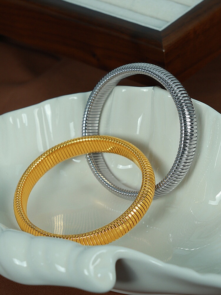 Vintage Gender-Neutral Minimalist Titanium Steel Snake Bone Bracelet - Retro European American Cold Style Accessory Vintage Gender-Neutral Minimalist Titanium Steel Snake Bone Bracelet - Retro European American Cold Style Accessory