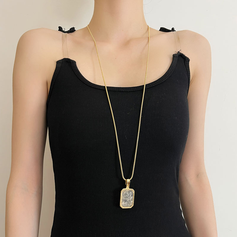 Vintage Gold Long Square Crystal Necklace for Women - French Niche Sugar Gem Jewelry, Elegant Sweater Chain Vintage Gold Long Square Crystal Necklace for Women - French Niche Sugar Gem Jewelry, Elegant Sweater Chain