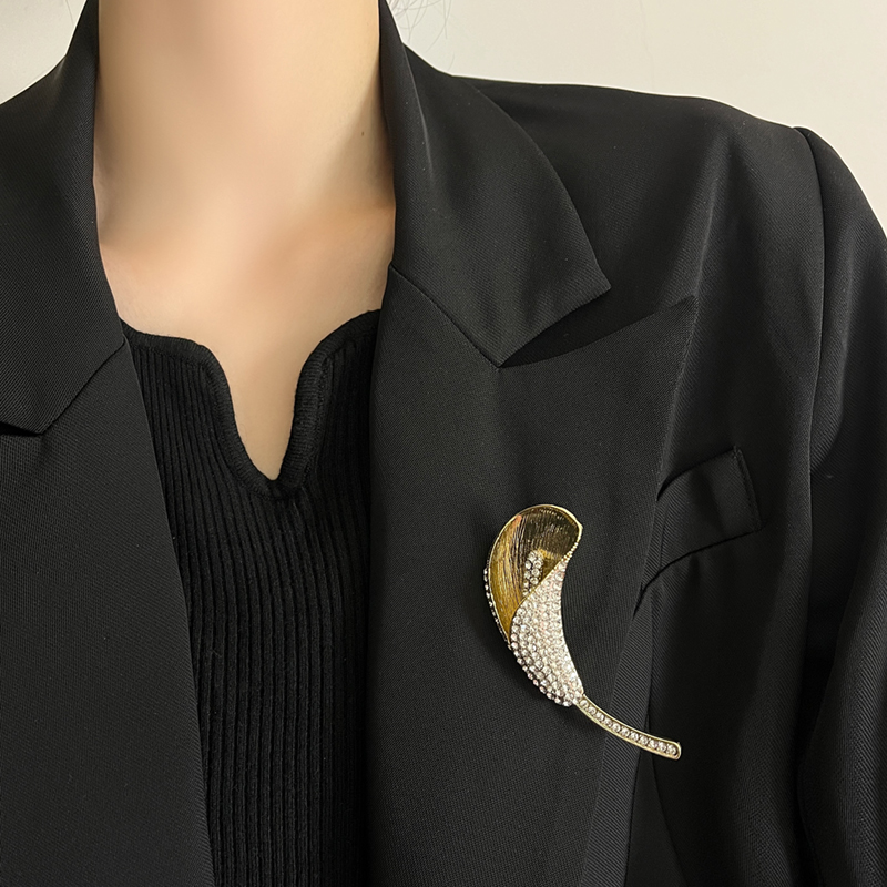 Vintage Gold Sparkling Diamond Calla Lily Brooch - Exquisite Floral Pin for Women, 2025 High-End Jewelry Accessory Vintage Gold Sparkling Diamond Calla Lily Brooch - Exquisite Floral Pin for Women, 2025 High-End Jewelry Accessory