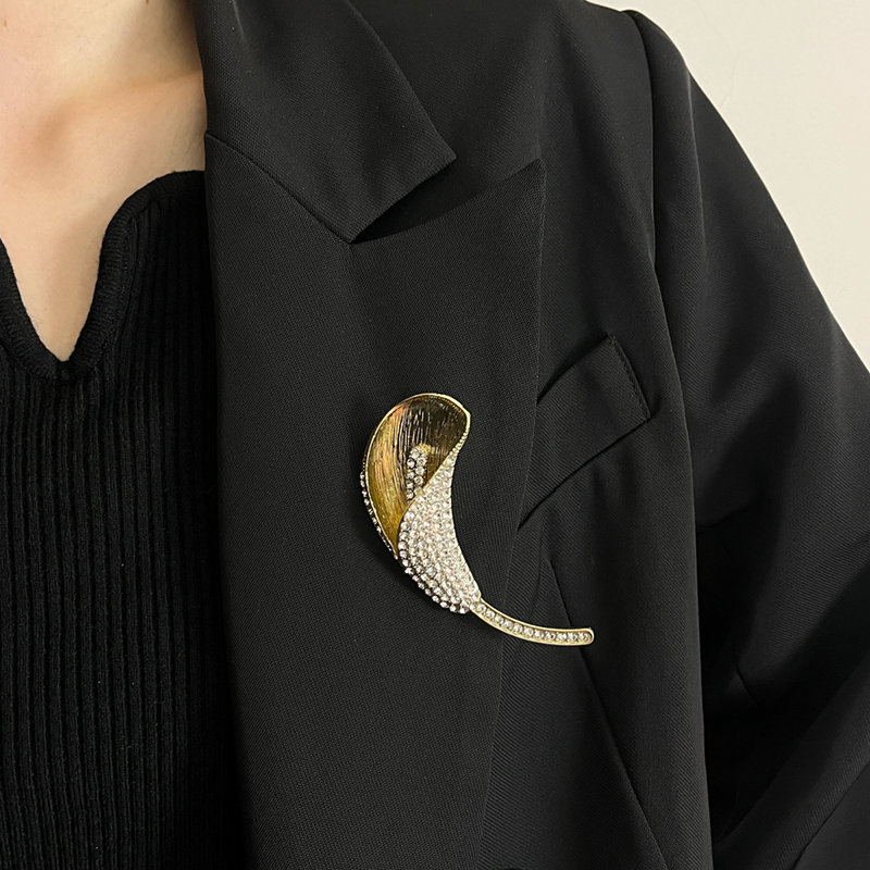 Vintage Gold Sparkling Diamond Calla Lily Brooch - Exquisite Floral Pin for Women, 2025 High-End Jewelry Accessory Vintage Gold Sparkling Diamond Calla Lily Brooch - Exquisite Floral Pin for Women, 2025 High-End Jewelry Accessory