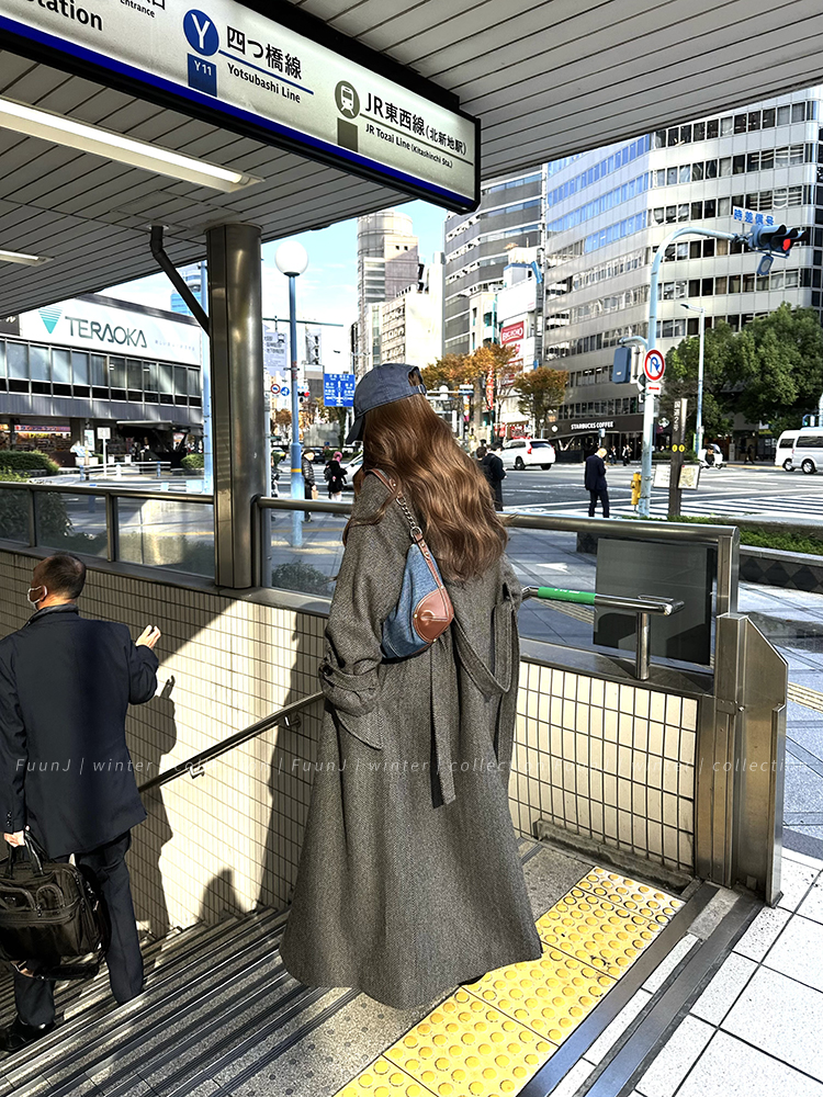 Vintage Gray Mid-Length Waist-Defined Houndstooth Wool Coat for Women - 90s Inspired Chic Outerwear Vintage Gray Mid-Length Waist-Defined Houndstooth Wool Coat for Women - 90s Inspired Chic Outerwear