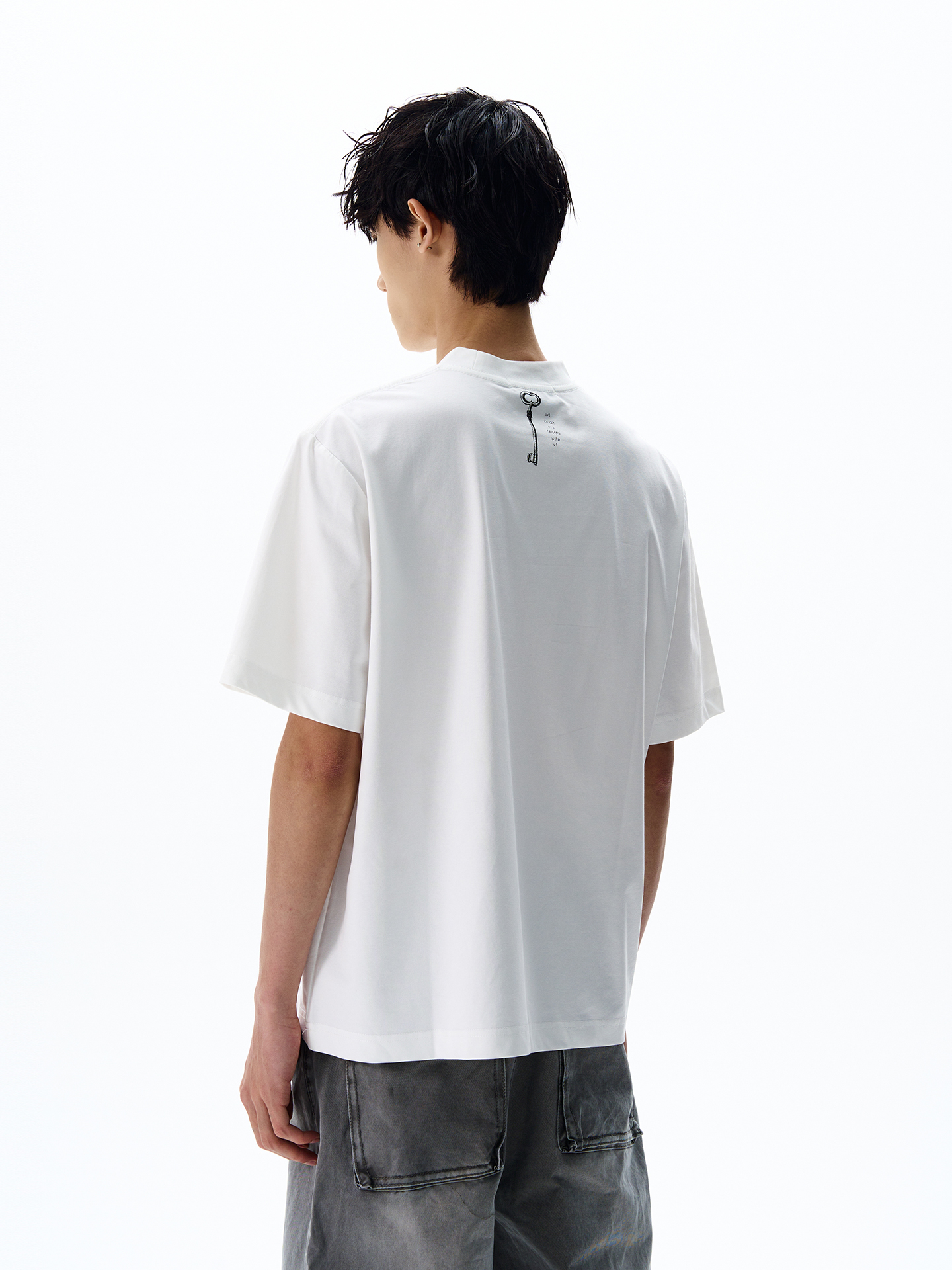 Vintage Hand-Painted Printed Short Sleeve T-Shirt for Men - Boxy Fit, Drop Shoulder, Casual Style Vintage Hand-Painted Printed Short Sleeve T-Shirt for Men - Boxy Fit, Drop Shoulder, Casual Style