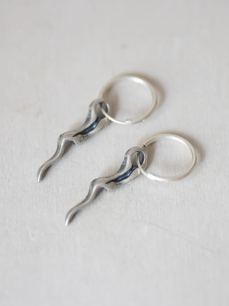 Vintage Hazy Smoke 925 Sterling Silver Long Earrings - Distressed Irregular Wave Pattern Ear Studs for Boho and Retro Style Vintage Hazy Smoke 925 Sterling Silver Long Earrings - Distressed Irregular Wave Pattern Ear Studs for Boho and Retro Style