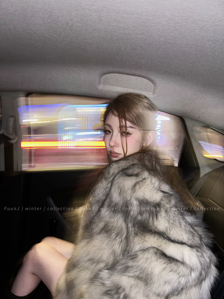 Vintage High-End Silver Fox Fur Coat for Women - Short Plush Princess Style Outerwear Vintage High-End Silver Fox Fur Coat for Women - Short Plush Princess Style Outerwear