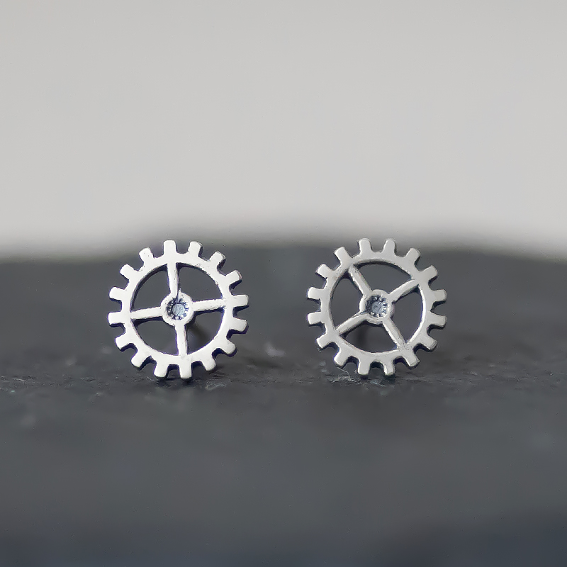 Vintage Hollow Line Design Rotating Gear Shaped Stud Earrings in 925 Sterling Silver - Antique Style Accessories for Unique Personality