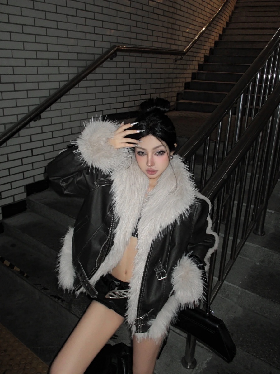 Vintage-Inspired Eco-Friendly Faux Fur Quilted Coat for Women - Heavy-Duty Spicy Girl Fall/Winter 2025 Outerwear Vintage-Inspired Eco-Friendly Faux Fur Quilted Coat for Women - Heavy-Duty Spicy Girl Fall/Winter 2025 Outerwear