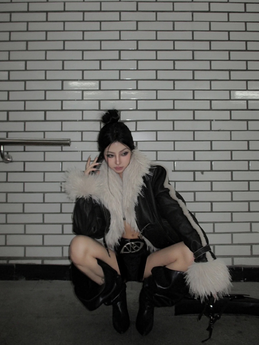 Vintage-Inspired Eco-Friendly Faux Fur Quilted Coat for Women - Heavy-Duty Spicy Girl Fall/Winter 2025 Outerwear Vintage-Inspired Eco-Friendly Faux Fur Quilted Coat for Women - Heavy-Duty Spicy Girl Fall/Winter 2025 Outerwear