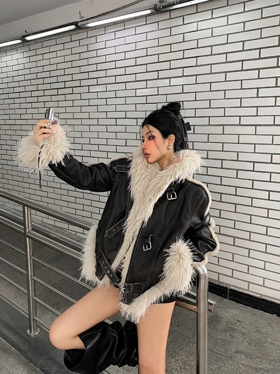 Vintage-Inspired Eco-Friendly Faux Fur Quilted Coat for Women - Heavy-Duty Spicy Girl Fall/Winter 2025 Outerwear Vintage-Inspired Eco-Friendly Faux Fur Quilted Coat for Women - Heavy-Duty Spicy Girl Fall/Winter 2025 Outerwear