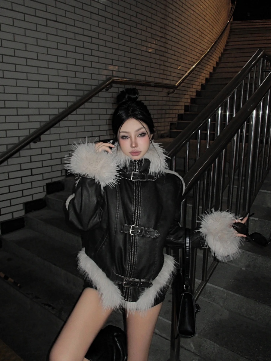 Vintage-Inspired Eco-Friendly Faux Fur Quilted Coat for Women - Heavy-Duty Spicy Girl Fall/Winter 2025 Outerwear Vintage-Inspired Eco-Friendly Faux Fur Quilted Coat for Women - Heavy-Duty Spicy Girl Fall/Winter 2025 Outerwear