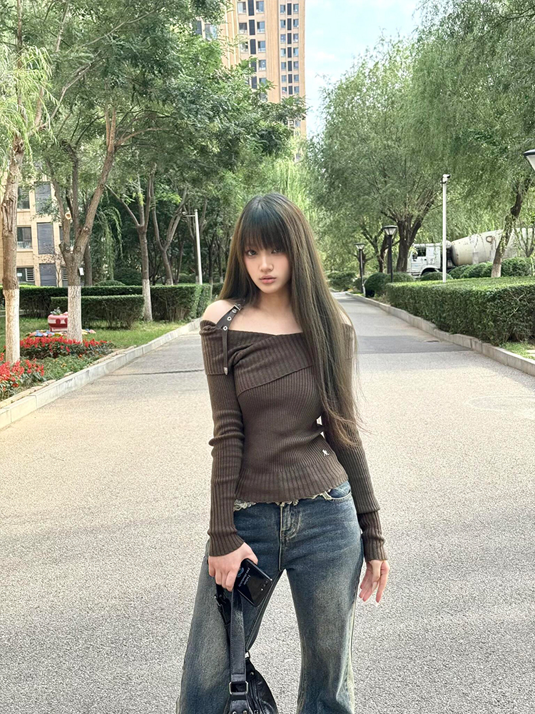 Vintage-Inspired Spicy Girl Off-Shoulder Halter Long Sleeve Knitted Top - Slim Fit Autumn Fashion Vintage-Inspired Spicy Girl Off-Shoulder Halter Long Sleeve Knitted Top - Slim Fit Autumn Fashion