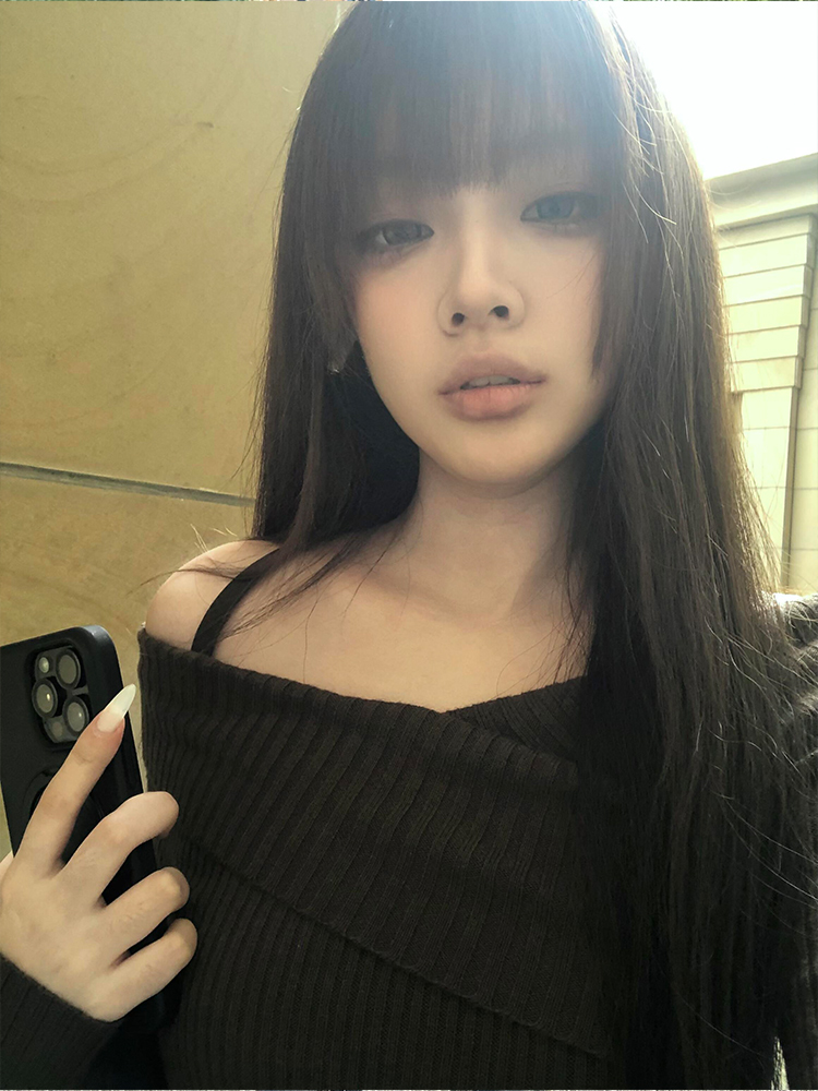 Vintage-Inspired Spicy Girl Off-Shoulder Halter Long Sleeve Knitted Top - Slim Fit Autumn Fashion Vintage-Inspired Spicy Girl Off-Shoulder Halter Long Sleeve Knitted Top - Slim Fit Autumn Fashion