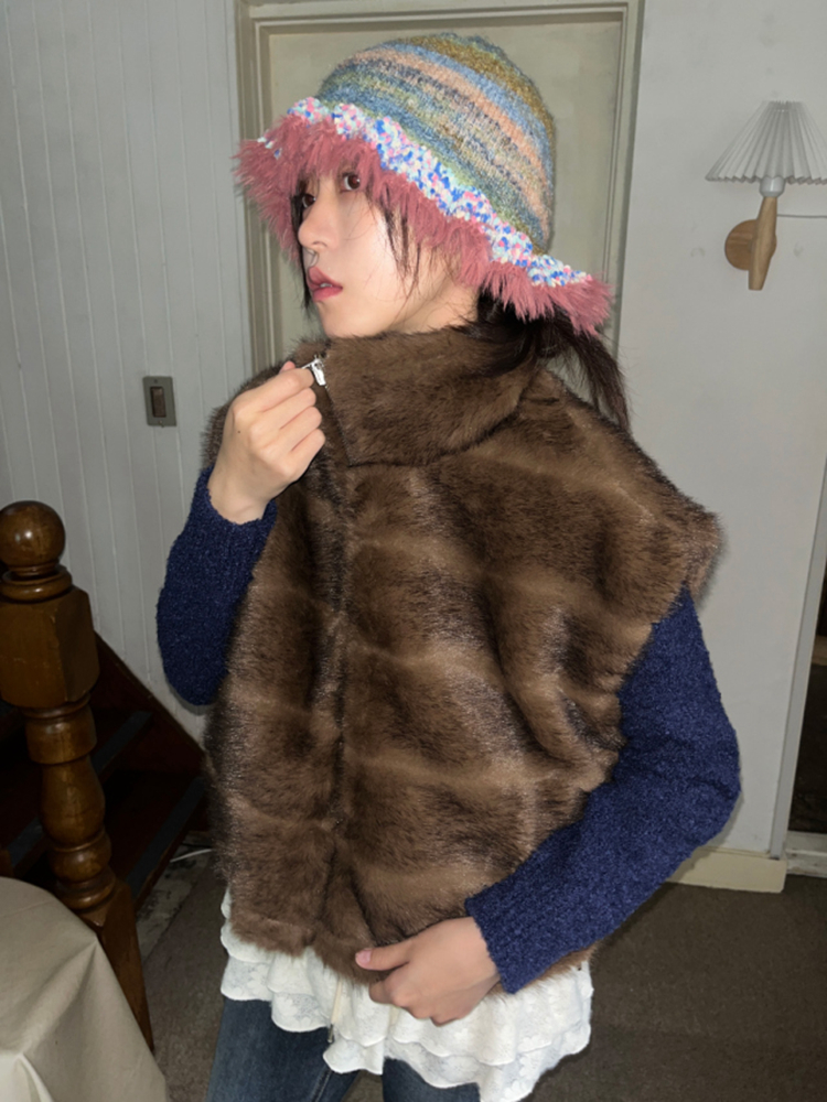 Vintage Korean-Style Knitted Hat for Women, Casual Patchwork Design, Travel Outfit Essential, Flattering Face-Enhancing Style Vintage Korean-Style Knitted Hat for Women, Casual Patchwork Design, Travel Outfit Essential, Flattering Face-Enhancing Style