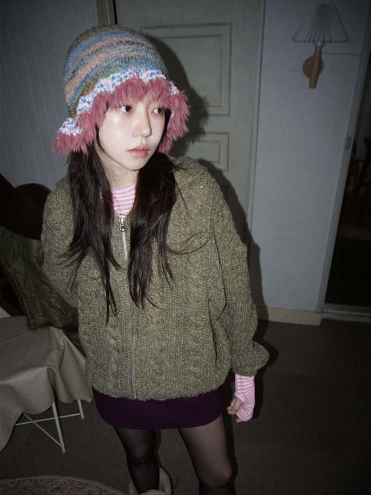 Vintage Korean-Style Knitted Hat for Women, Casual Patchwork Design, Travel Outfit Essential, Flattering Face-Enhancing Style Vintage Korean-Style Knitted Hat for Women, Casual Patchwork Design, Travel Outfit Essential, Flattering Face-Enhancing Style