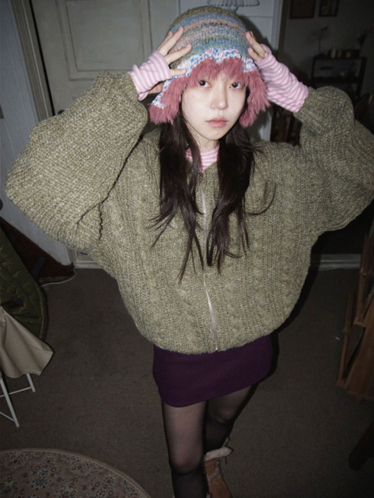 Vintage Korean-Style Knitted Hat for Women, Casual Patchwork Design, Travel Outfit Essential, Flattering Face-Enhancing Style Vintage Korean-Style Knitted Hat for Women, Casual Patchwork Design, Travel Outfit Essential, Flattering Face-Enhancing Style