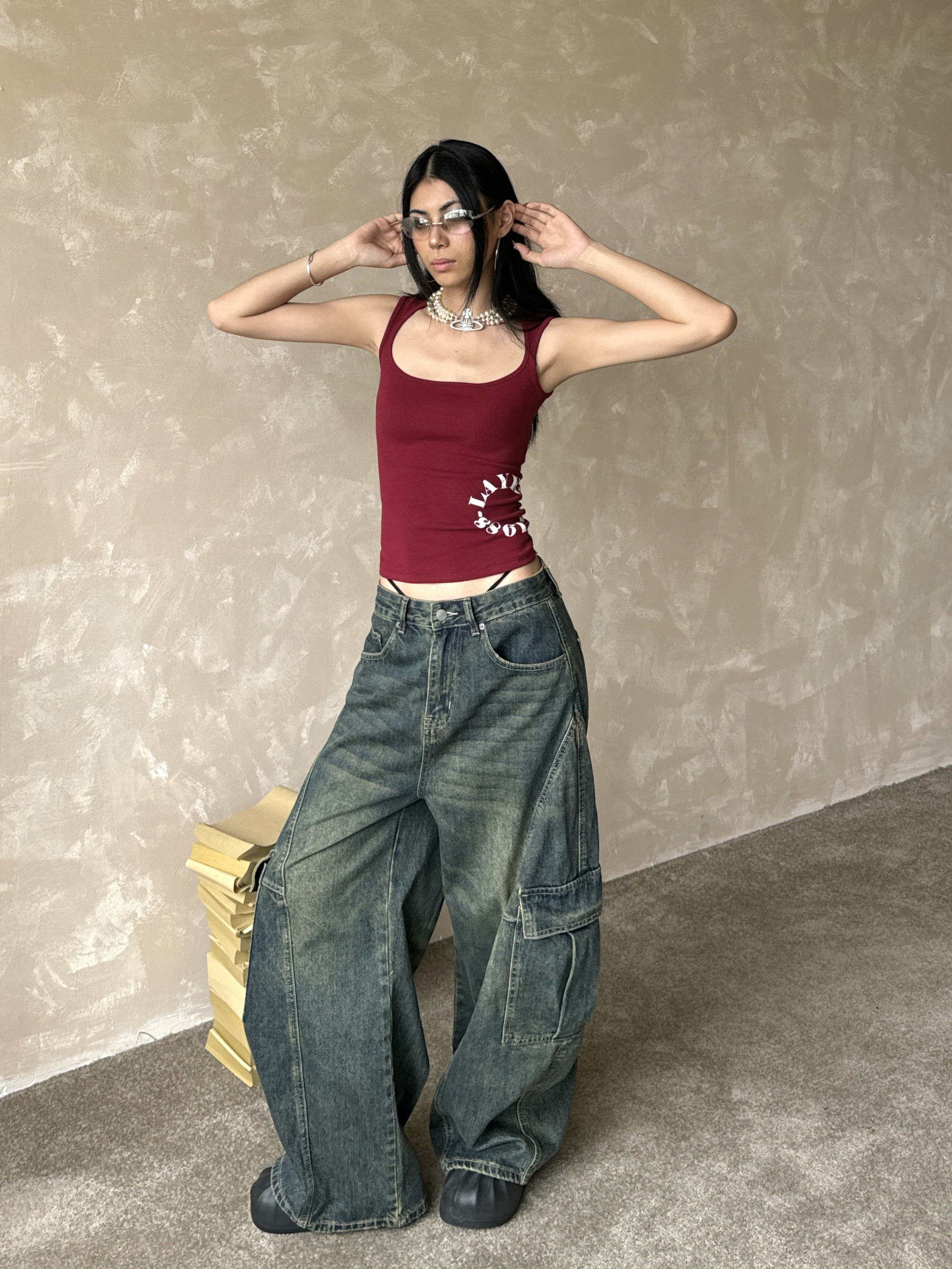 Vintage Loose Wash Blue Wide Pocket Distressed Workwear Jeans with Curved Blade Design - 90s Inspired Floor-Length Style Vintage Loose Wash Blue Wide Pocket Distressed Workwear Jeans with Curved Blade Design - 90s Inspired Floor-Length Style