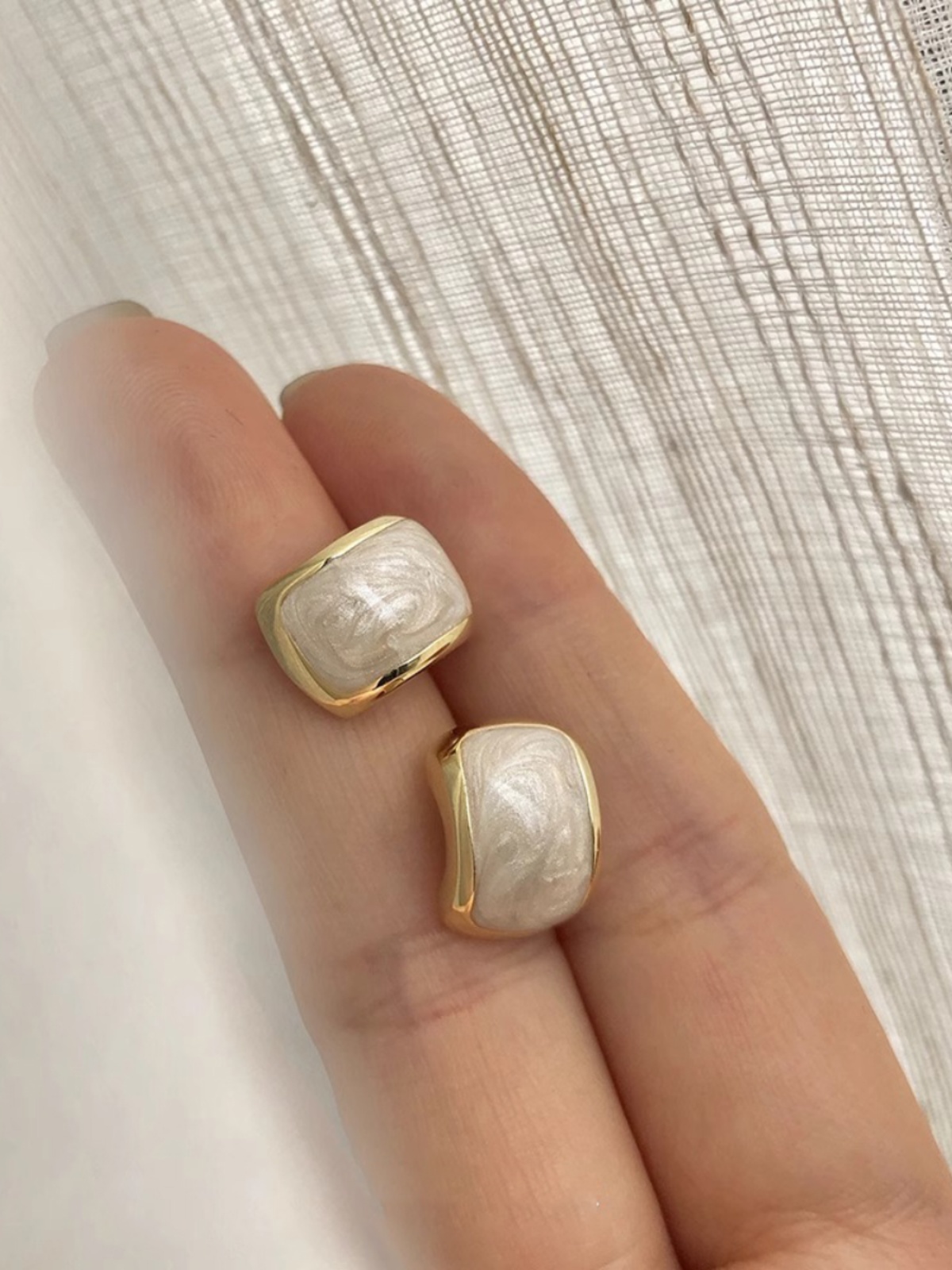 Vintage Minimalist S925 Pure Silver Enamel Earrings for Women - Court Style Ear Clips, Perfect for Y2K and Modern Fashion Vintage Minimalist S925 Pure Silver Enamel Earrings for Women - Court Style Ear Clips, Perfect for Y2K and Modern Fashion