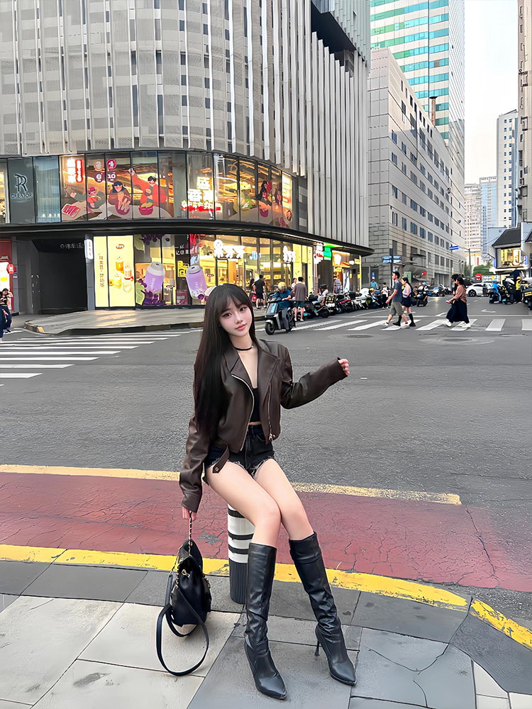 Vintage Motorcycle Leather Jacket for Women - Eccentric Spicy Girl Slim Fit Outerwear for Autumn, Versatile Fashion Statement