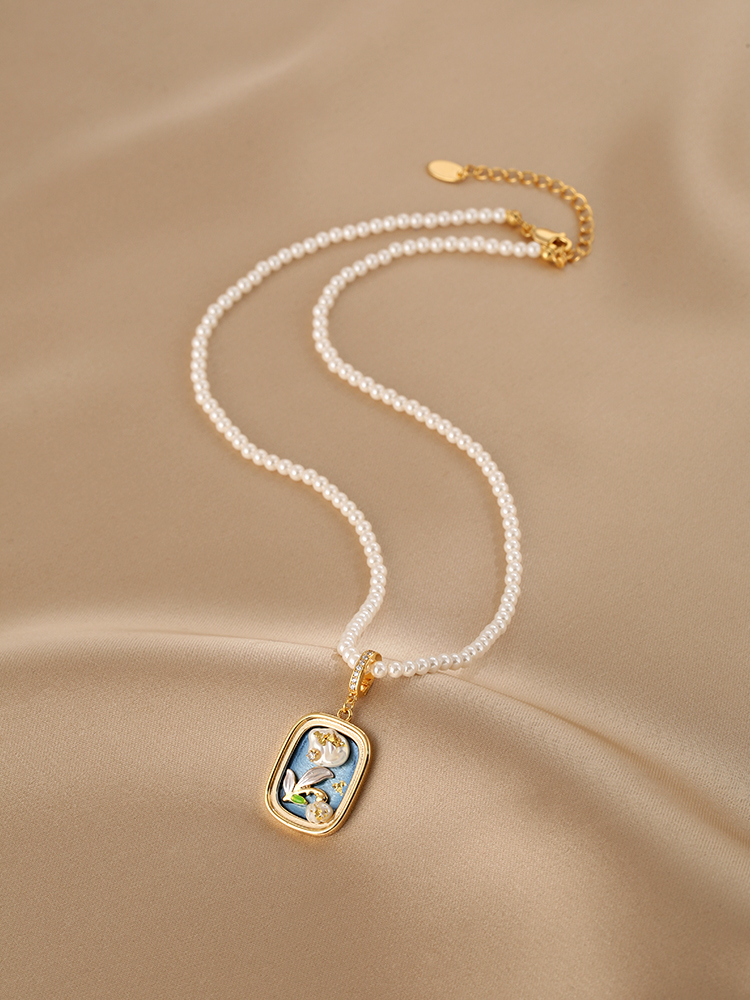 Vintage Oil Painting Pearl Necklace for Women - Universal Buckle Clavicle Chain, Light Luxury Autumn Winter Sweater Accessory Vintage Oil Painting Pearl Necklace for Women - Universal Buckle Clavicle Chain, Light Luxury Autumn Winter Sweater Accessory