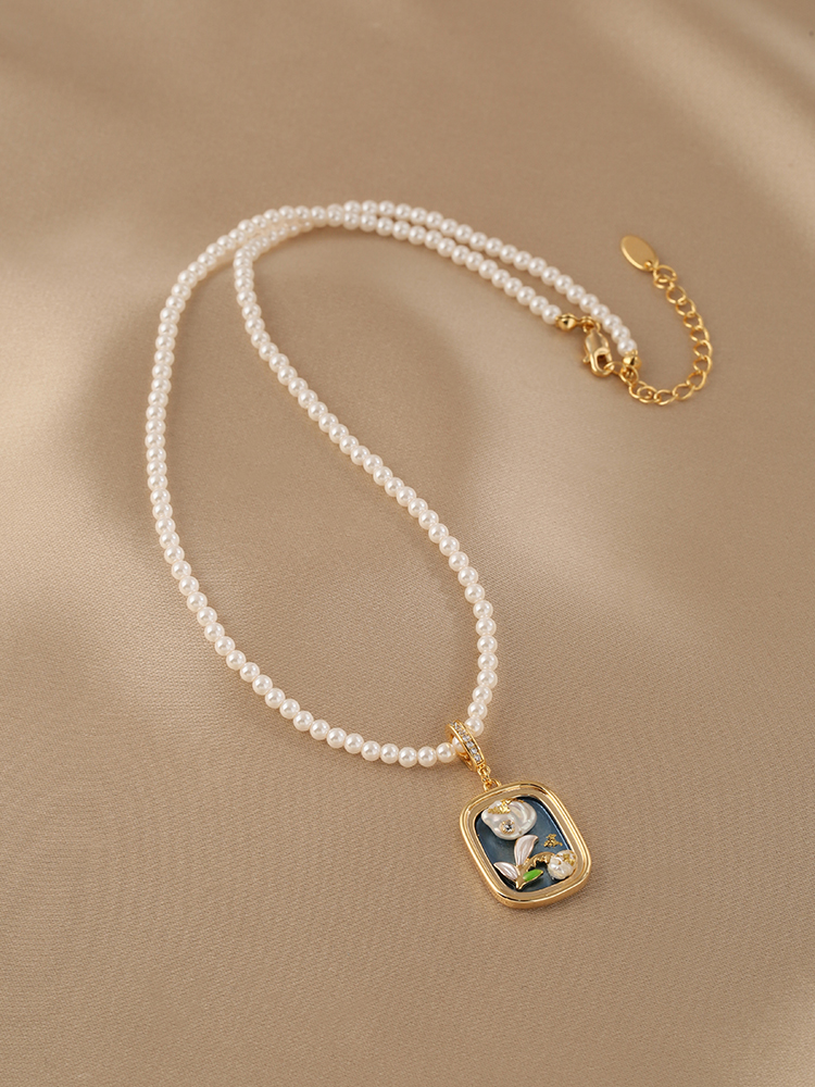 Vintage Oil Painting Pearl Necklace for Women - Universal Buckle Clavicle Chain, Light Luxury Autumn Winter Sweater Accessory Vintage Oil Painting Pearl Necklace for Women - Universal Buckle Clavicle Chain, Light Luxury Autumn Winter Sweater Accessory