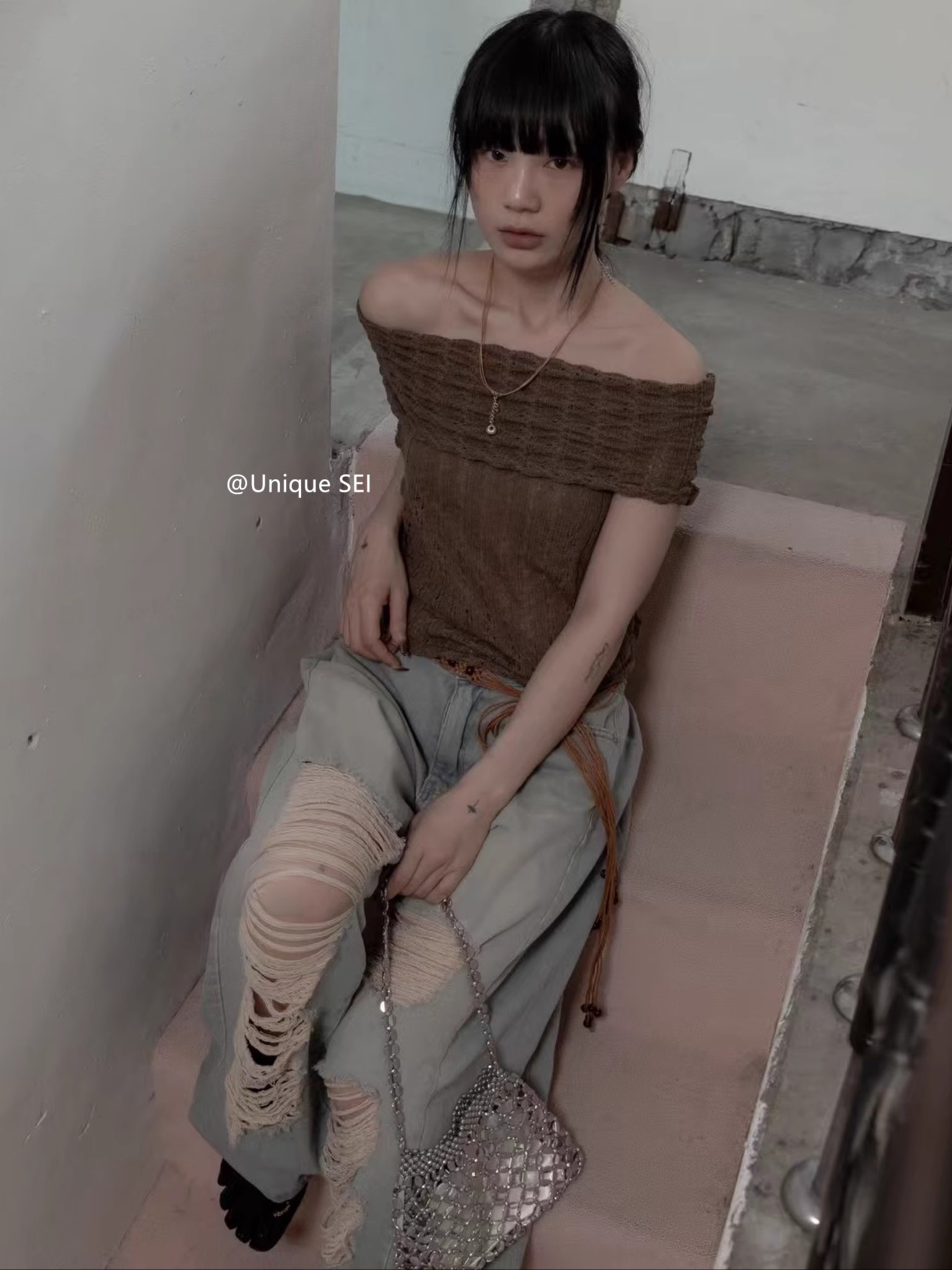 Vintage One-Shoulder Slim-Fit Casual Thin Knit Short Sleeve T-Shirt - Unique Wrinkled Design for Effortless Y2K Style Vintage One-Shoulder Slim-Fit Casual Thin Knit Short Sleeve T-Shirt - Unique Wrinkled Design for Effortless Y2K Style