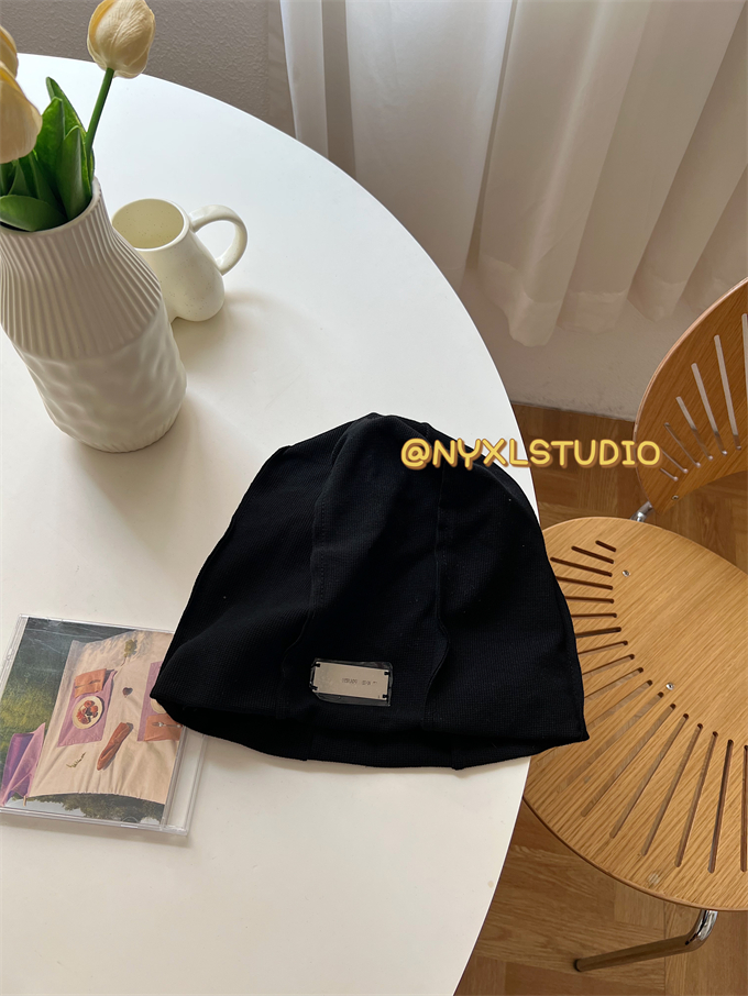 Vintage Oversized Beanie for Women with Patch Design - Trendy Cold Weather Hat for a Smaller Face Look