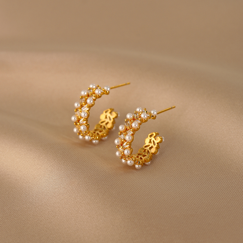 Vintage Pearl Stud Earrings for Women with Zircon Stones - Unique Shi Family Design, Elegant Personality Jewelry