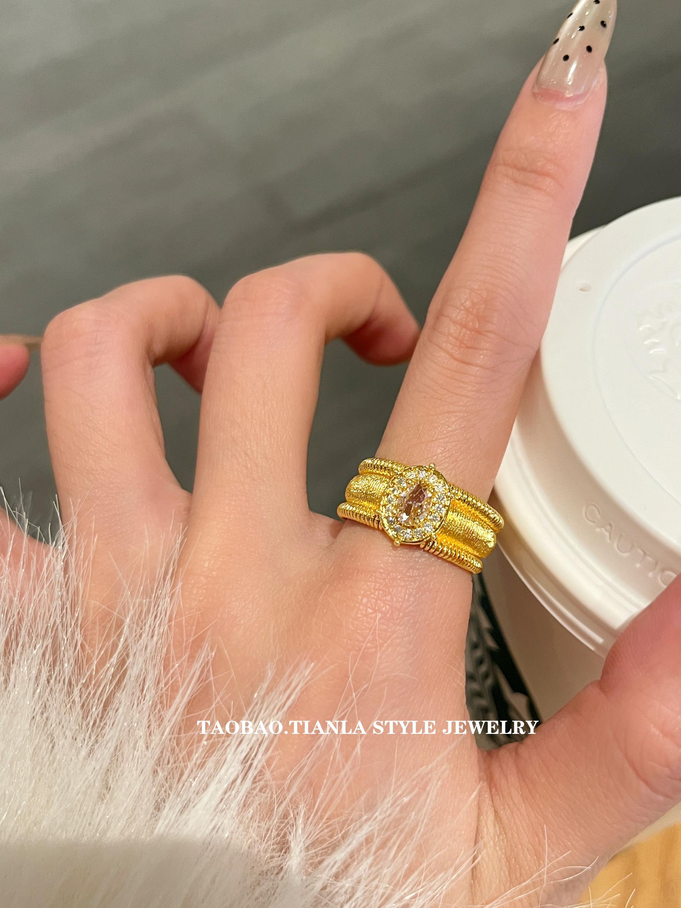 Vintage Pigeon Egg Open-Ended Ring for Women, Sparkling Wide Design, 2025 Trendy Niche Jewelry, Unique Fashion Accessory Vintage Pigeon Egg Open-Ended Ring for Women, Sparkling Wide Design, 2025 Trendy Niche Jewelry, Unique Fashion Accessory