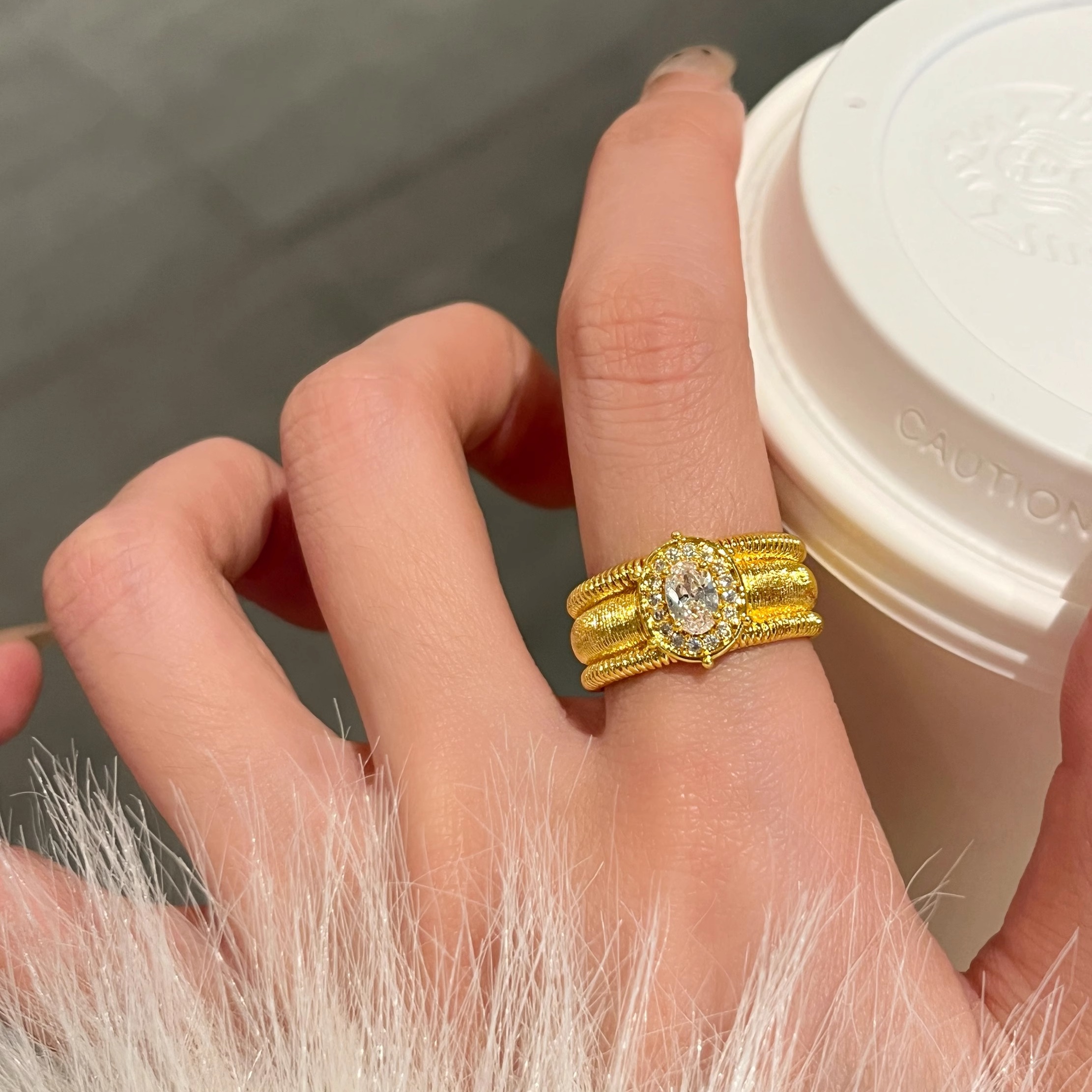 Vintage Pigeon Egg Open-Ended Ring for Women, Sparkling Wide Design, 2025 Trendy Niche Jewelry, Unique Fashion Accessory Vintage Pigeon Egg Open-Ended Ring for Women, Sparkling Wide Design, 2025 Trendy Niche Jewelry, Unique Fashion Accessory