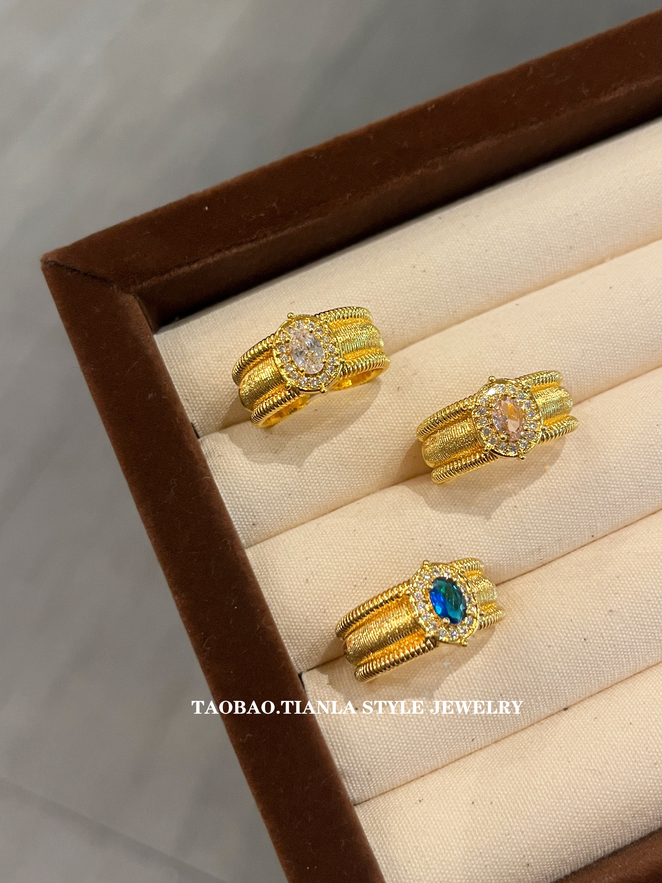 Vintage Pigeon Egg Open-Ended Ring for Women, Sparkling Wide Design, 2025 Trendy Niche Jewelry, Unique Fashion Accessory Vintage Pigeon Egg Open-Ended Ring for Women, Sparkling Wide Design, 2025 Trendy Niche Jewelry, Unique Fashion Accessory